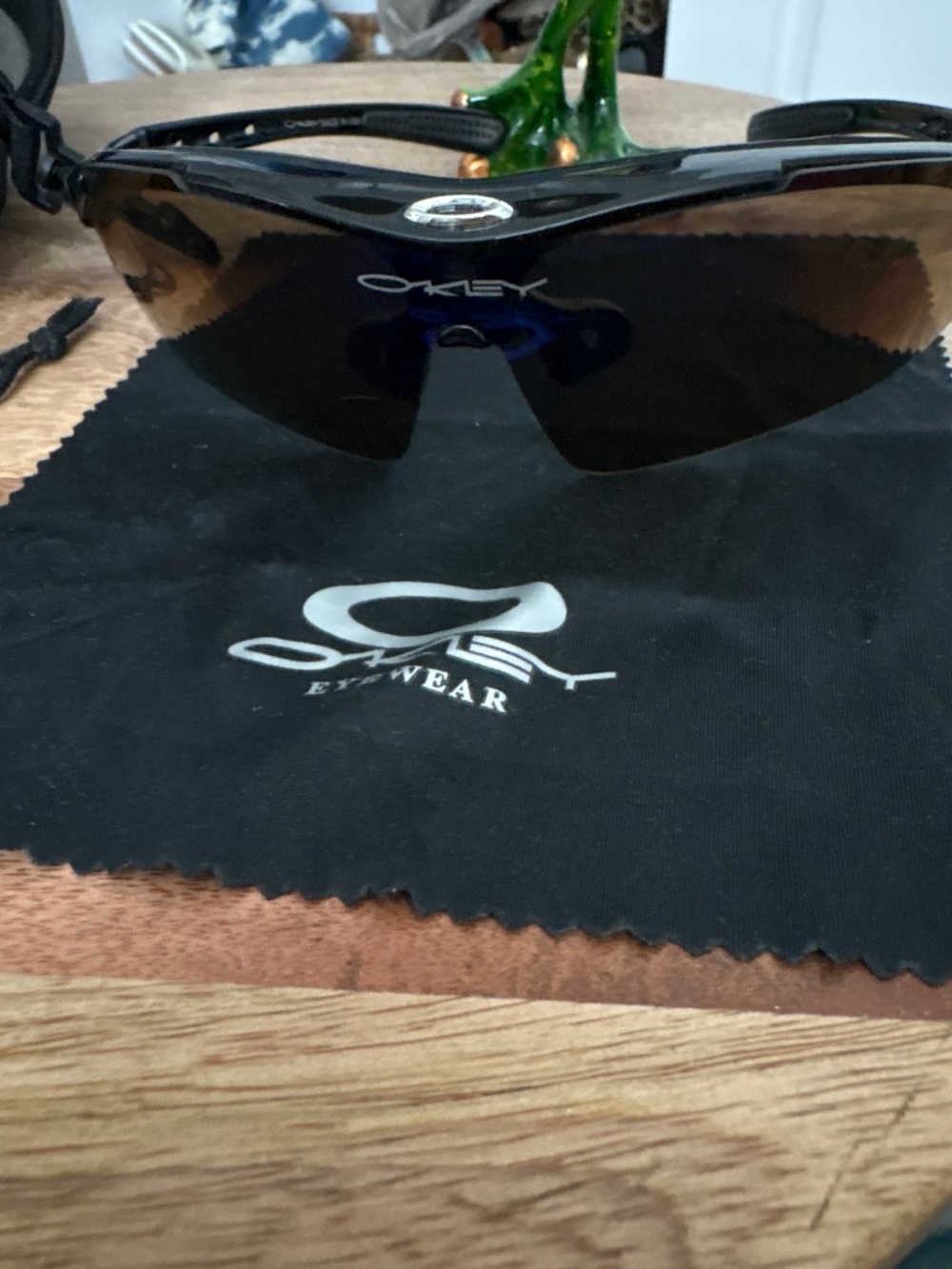 Beautiful Oakley eyewear set with Fii Jo be Colored Lenses